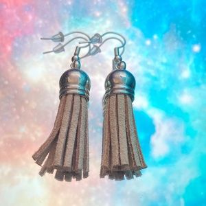 ❤️2/$10 tan suede silver tassle earrings!